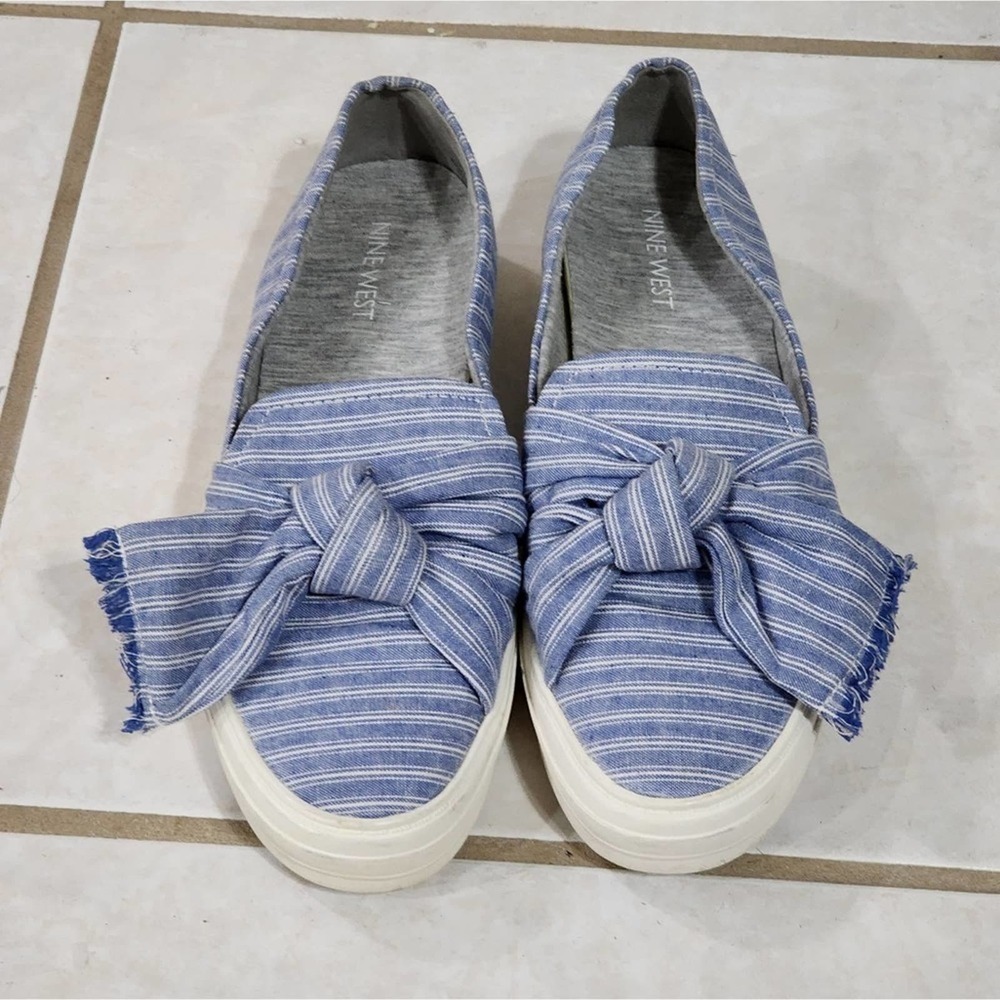 Nine West‎ blue and white striped bow detail sneakers size 7.5